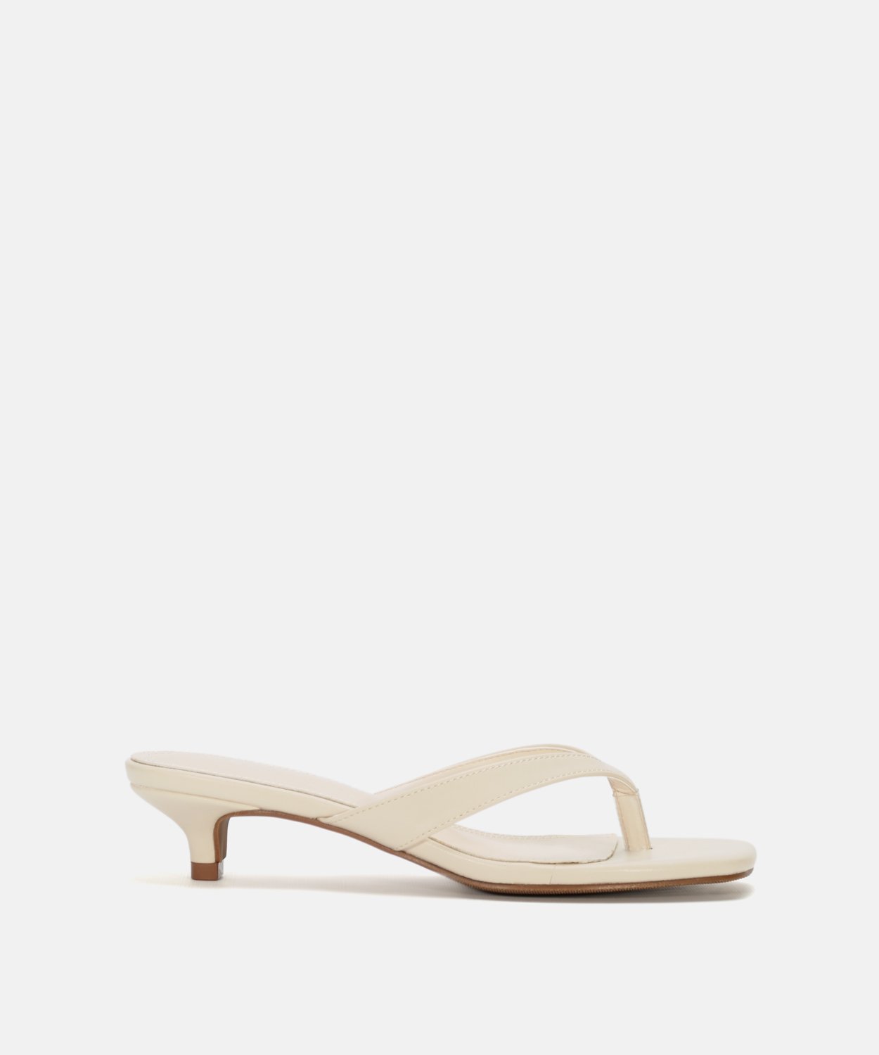 Sand&aacute;lia com salto efeito napa